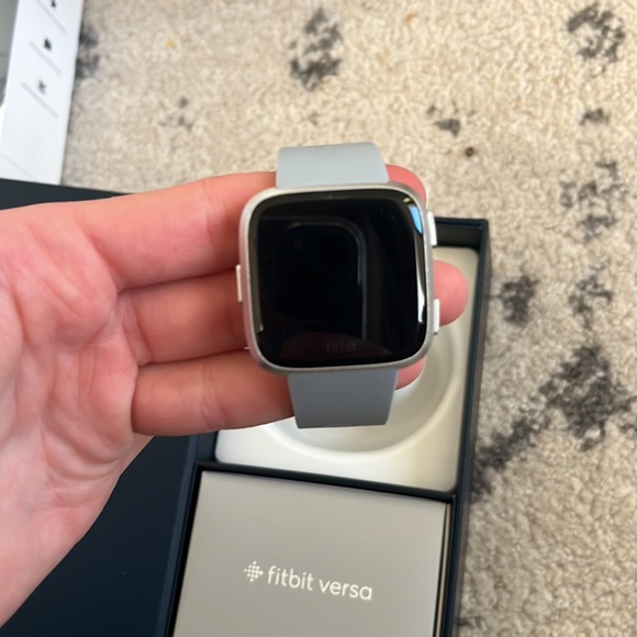 Fitbit Versa - Picture 3 of 7